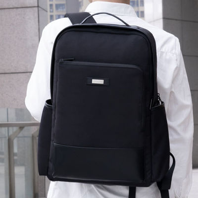 Mochila portátil de RPET de 15,6 pulgadas de color negro.